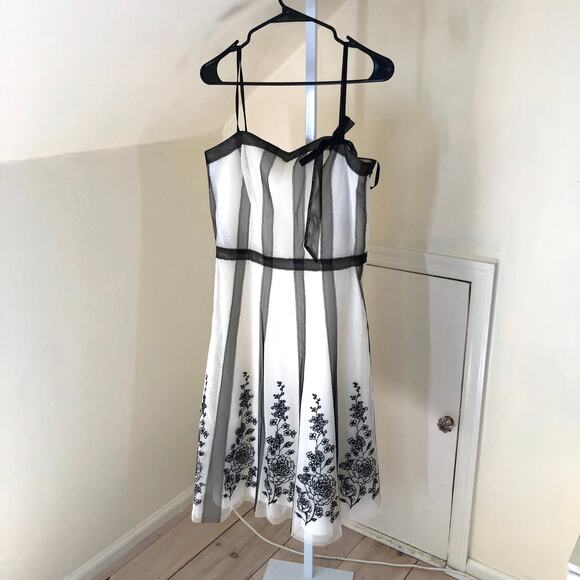 Ann Taylor LOFT EUC Women's Black Cream Embroidered Formal Dress Mesh Overlay 8 - Picture 1 of 8